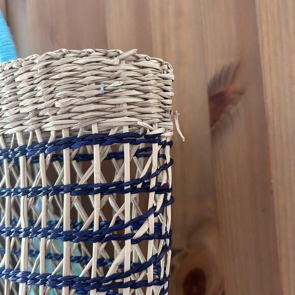 NWT Haute Hippe Straw Bag Tassels Women’s One Size Beachy Travel Boho Bohemian - Picture 7 of 7